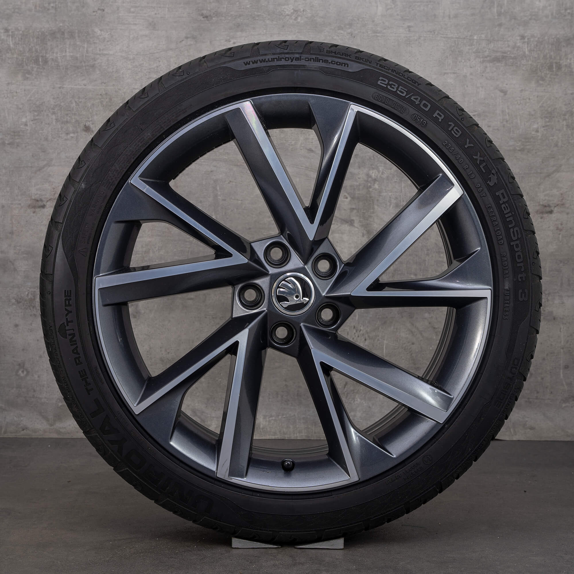 Skoda 19 Inch Velgen Superb III 3V Vega Alloy Zomerbanden Zomervelgen
