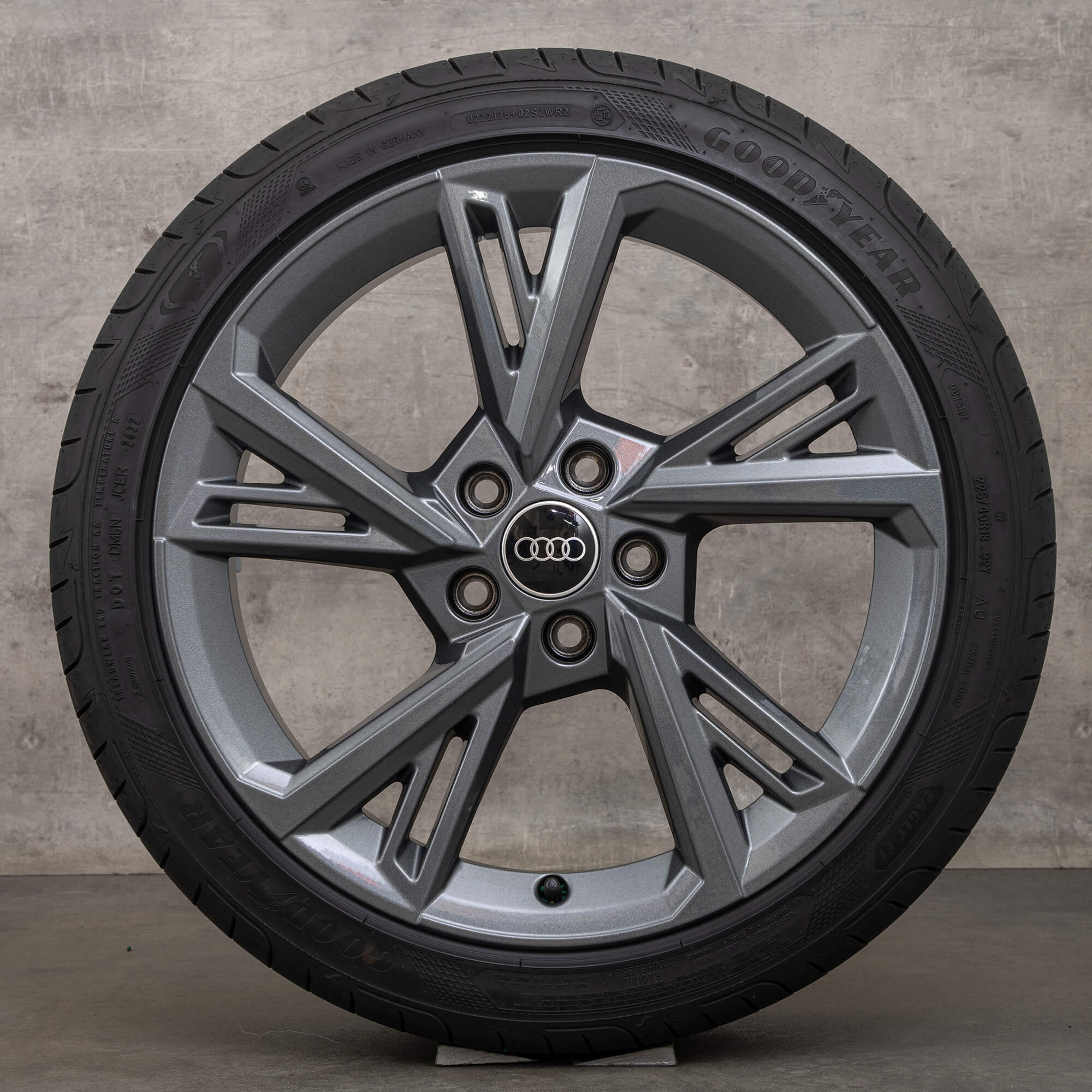 Audi A3 S3 8Y summer wheels 18 inch rims tires 8Y0601025G anthracite